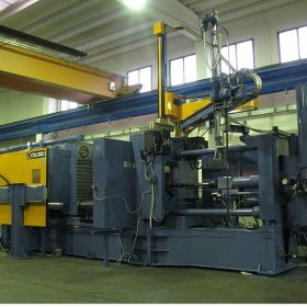 800px-Diecasting_machine_cold_chamber